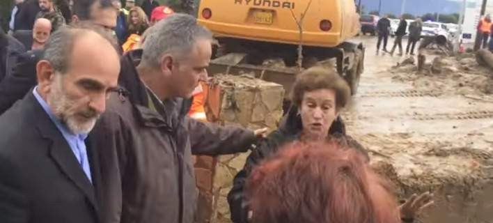 «Ντροπή σας, φτου σου ρε» -Οργή πλημμυροπαθών του Αγρινίου κατά Σκουρλέτη [βίντεο]